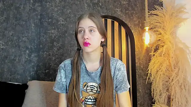 Snapshot of sara__jones_gh chatting on 01-14-25, 12:03 sara jones gh online show from 01-14-25, 12:03