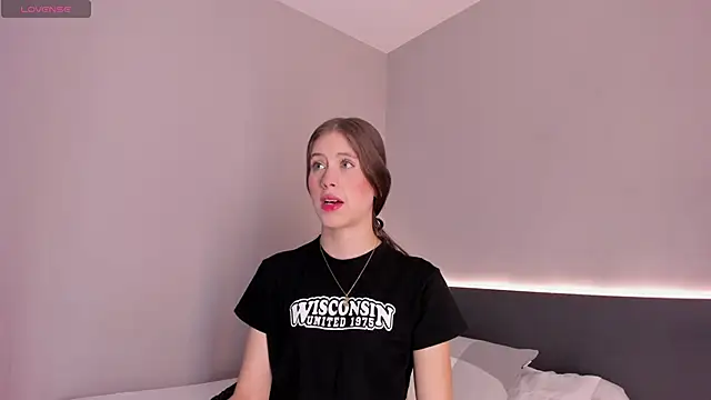 sara  jones gh online show from 10-14-25, 05:25