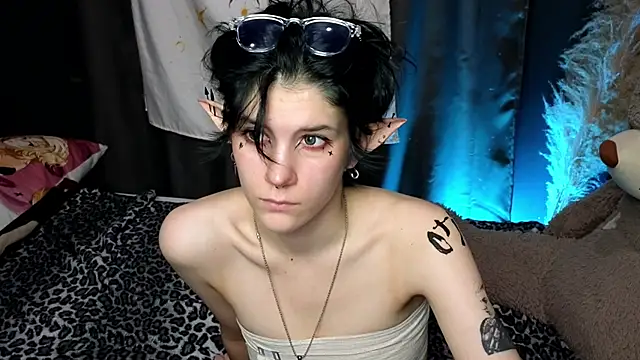 Snapshot of Hyeon_Jin chatting on 01-15-25, 12:41 Hyeon Jin online show from 01-15-25, 12:41