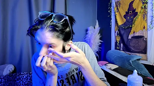 Snapshot of Hyeon_Jin chatting on 01-25-25, 08:53 Hyeon Jin online show from 01-25-25, 08:53