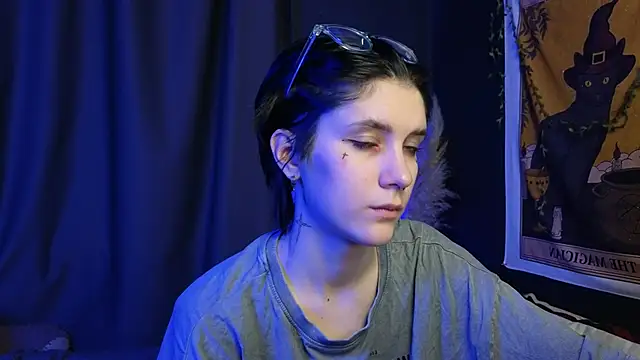 Snapshot of Hyeon_Jin chatting on 01-29-25, 01:16 Hyeon Jin online show from 01-29-25, 01:16