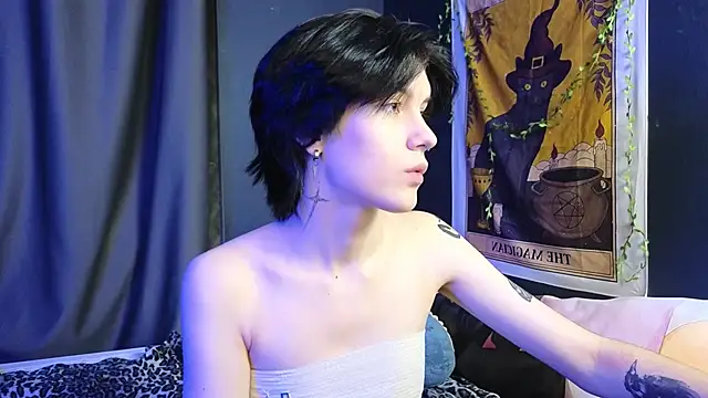 Snapshot of Hyeon_Jin chatting on 02-06-25, 08:34 Hyeon Jin online show from 02-06-25, 08:34