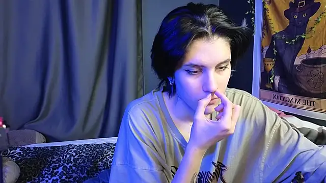 Snapshot of Hyeon_Jin chatting on 02-07-25, 03:23 Hyeon Jin online show from 02-07-25, 03:23