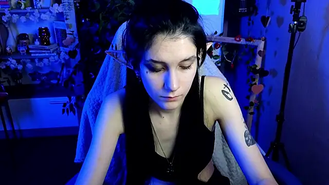 Snapshot of Hyeon_Jin chatting on 02-17-25, 04:31 Hyeon Jin online show from 02-17-25, 04:31