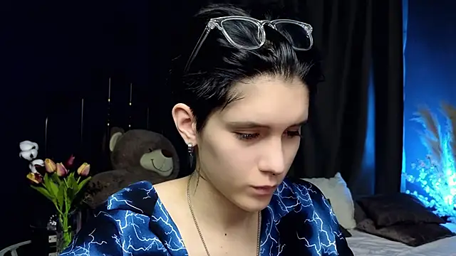 Snapshot of Hyeon_Jin chatting on 03-16-25, 04:23 Hyeon Jin online show from 03-16-25, 04:23