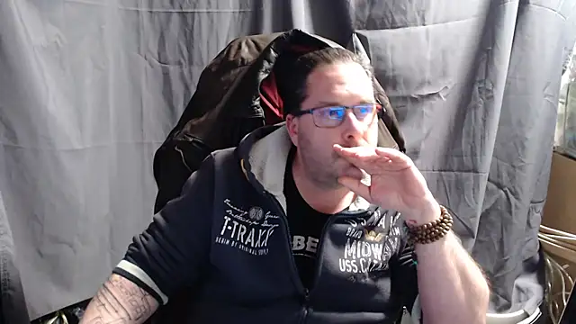 Snapshot of Streamlove77 chatting on 02-12-25, 03:38 Streamlove77 online show from 02-12-25, 03:38