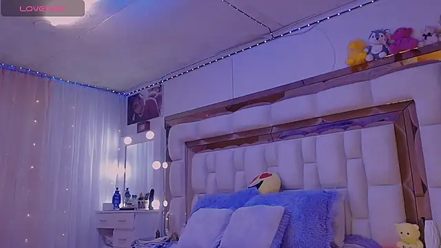 Aliana Ross online show from 10-16-25, 08:04