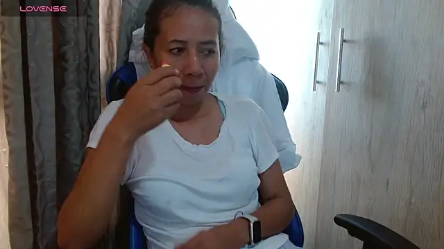 Danielagomez33 online show from 05-09-26, 12:21