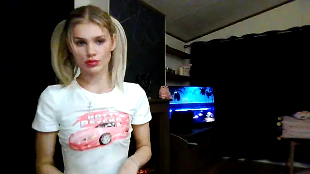Snapshot of English_Teen_Evelyn chatting on 01-12-25, 08:25 English Teen Evelyn online show from 01-12-25, 08:25