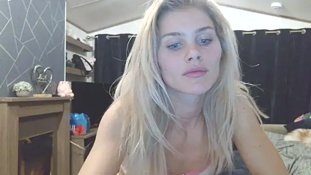 Snapshot of English_Teen_Evelyn chatting on 01-25-25, 09:25 English Teen Evelyn online show from 01-25-25, 09:25