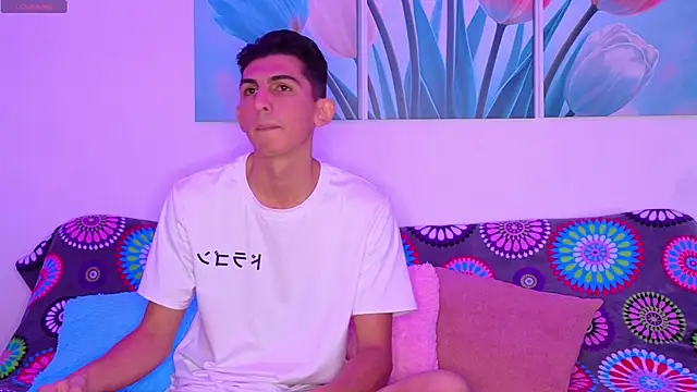 Ana and Leo online show from 12-17-25, 02:45