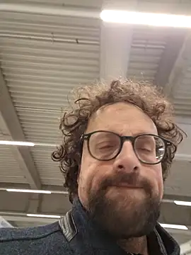 Snapshot of littlehairyman chatting on 01-18-25, 09:56 littlehairyman online show from 01-18-25, 09:56