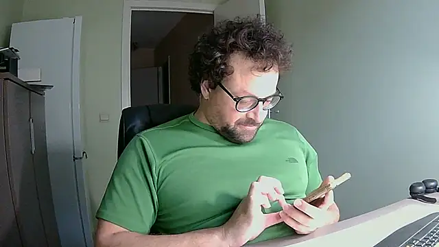 littlehairyman online show from 10-20-25, 06:58