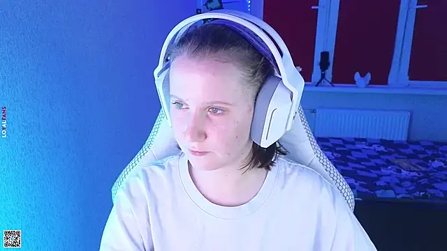 mon lola online show from 10-10-25, 04:28