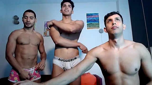 HOTLATINO2025 online show from 10-15-25, 04:29