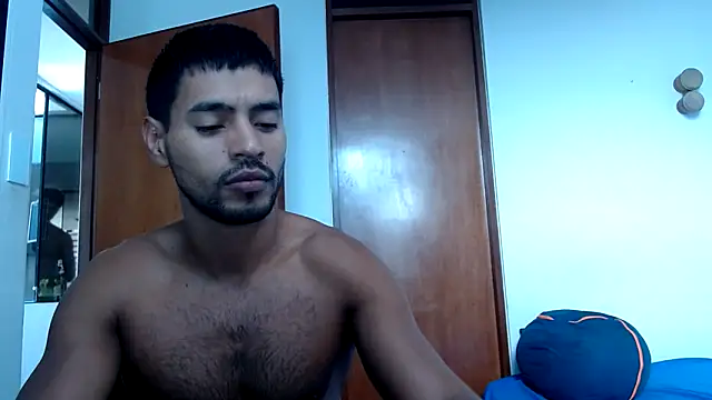 HOTLATINO2025 online show from 03-18-26, 04:10