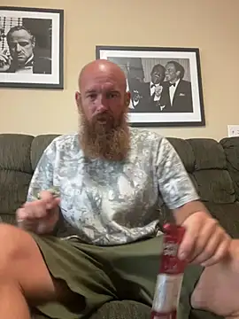 Snapshot of 32XRedBeard chatting on 06-16-26, 07:38 32XRedBeard online show from 06-16-26, 07:38