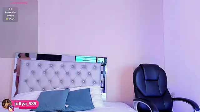 Snapshot of Jullya_x chatting on 01-30-25, 12:06 Jullya x online show from 01-30-25, 12:06