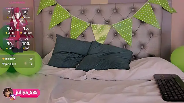 Snapshot of Jullya_x chatting on 03-18-25, 02:59 Jullya x online show from 03-18-25, 02:59