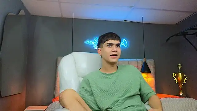 Tommy18   online show from 02-19-25, 06:33