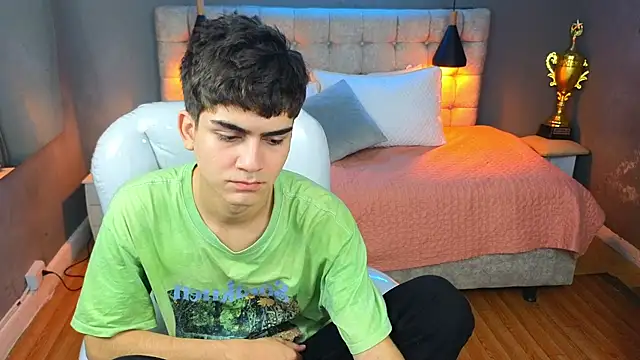 Tommy18   online show from 03-12-25, 07:13