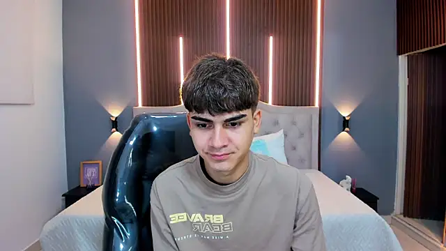 Tommy18   online show from 10-09-25, 03:37