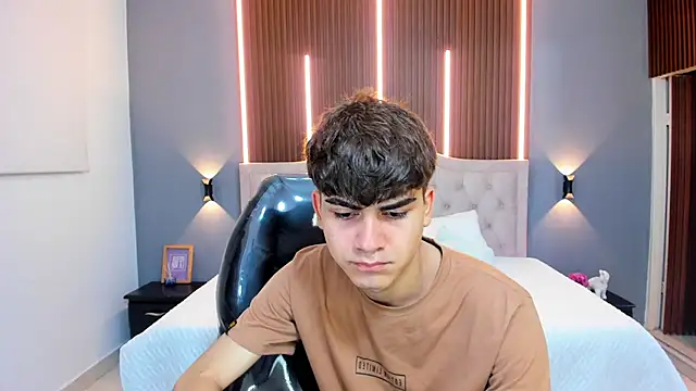 Tommy18   online show from 10-15-25, 03:28