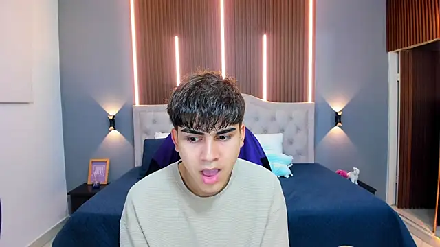 Tommy18   online show from 10-18-25, 03:31