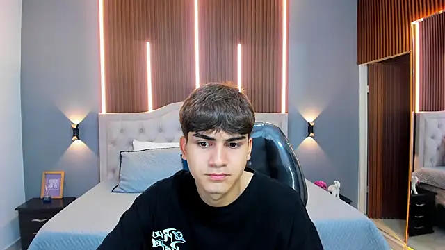 Tommy18   online show from 10-21-25, 03:29