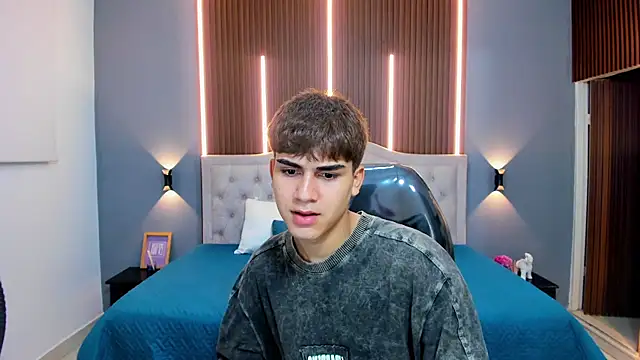 Tommy18   online show from 11-05-25, 04:23