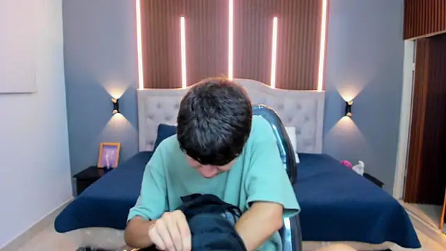 Tommy18   online show from 11-16-25, 03:34