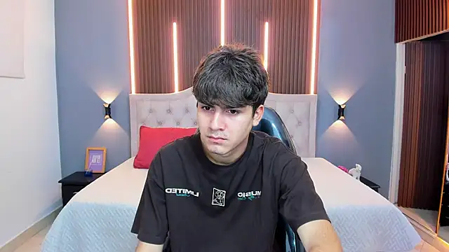 Tommy18   online show from 12-14-25, 03:34