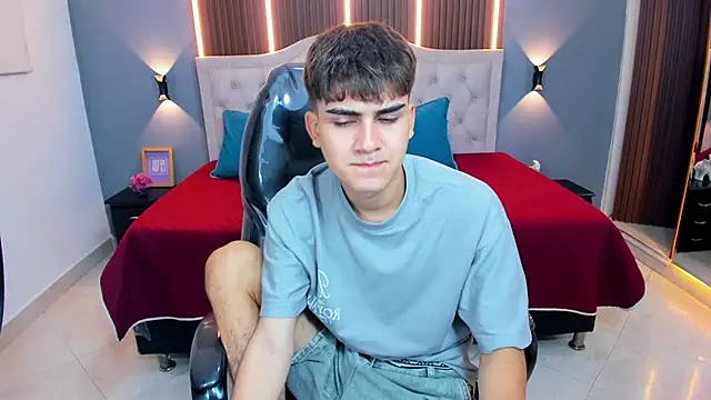 Tommy18   online show from 02-10-26, 03:32