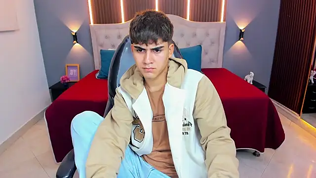 Tommy18   online show from 02-11-26, 03:33