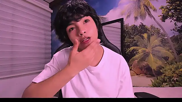 AllanYong18 online show from 02-08-25, 04:36