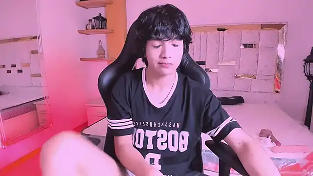 AllanYong18 online show from 03-01-25, 08:02