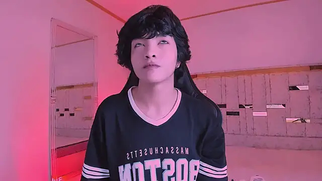 AllanYong18 online show from 03-11-25, 07:15