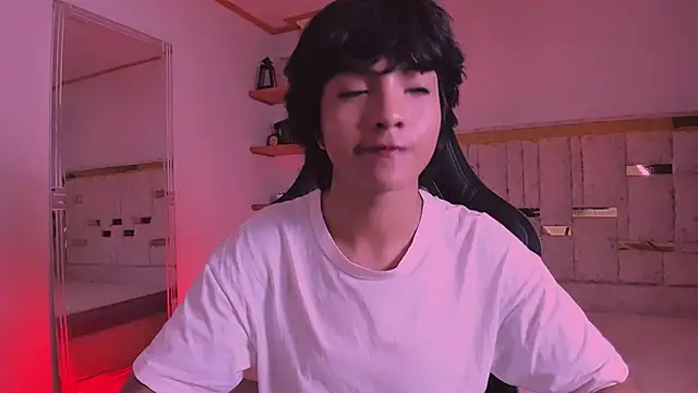 AllanYong18 online show from 03-19-25, 01:43