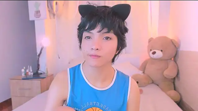 AllanYong18 online show from 10-13-25, 09:20