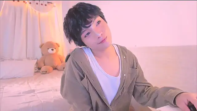 AllanYong18 online show from 11-07-25, 12:38