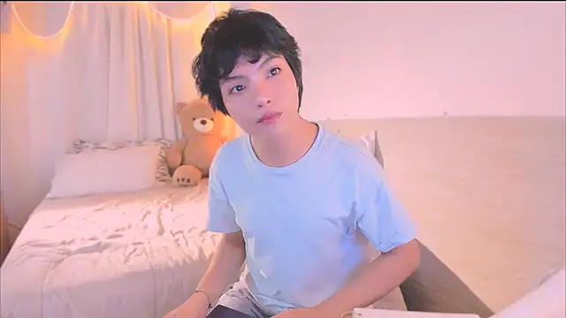 AllanYong18 online show from 11-11-25, 02:55