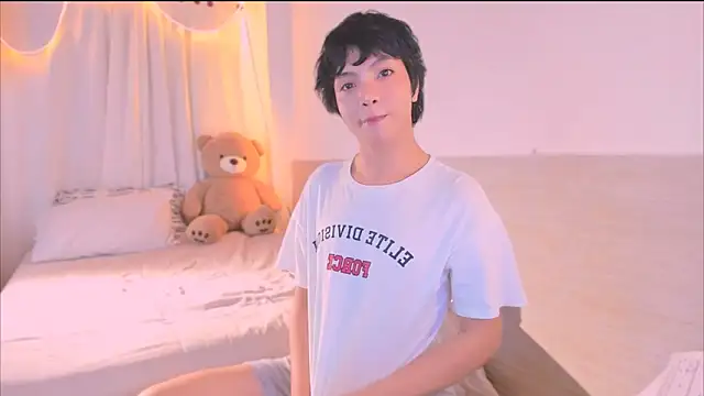 AllanYong18 online show from 11-12-25, 04:46