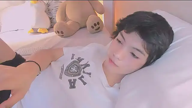 Snapshot of AllanYong18 chatting on 02-22-26, 01:42 AllanYong18 online show from 02-22-26, 01:42