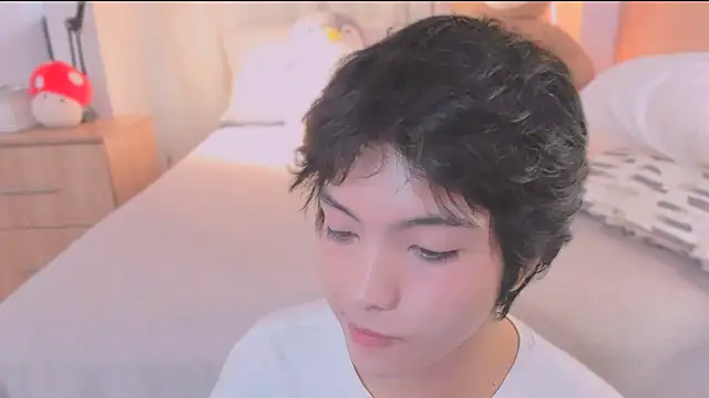 Snapshot of AllanYong18 chatting on 02-25-26, 02:05 AllanYong18 online show from 02-25-26, 02:05