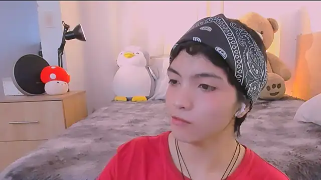 Snapshot of AllanYong18 chatting on 03-13-26, 12:12 AllanYong18 online show from 03-13-26, 12:12