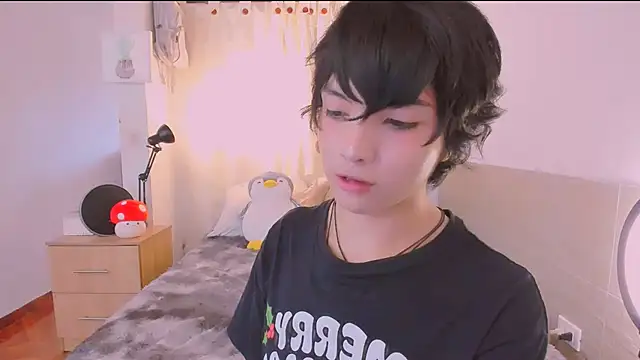 Snapshot of AllanYong18 chatting on 03-26-26, 12:33 AllanYong18 online show from 03-26-26, 12:33