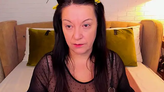 Snapshot of SarahGrays chatting on 10-11-25, 08:07 SarahGrays online show from 10-11-25, 08:07