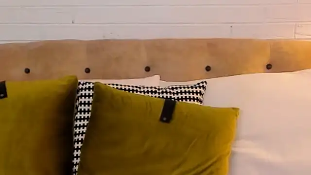 SarahGrays online show from 11-17-25, 05:30