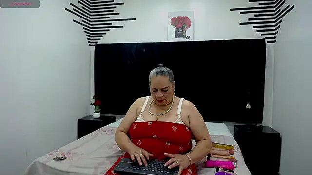 Snapshot of VickyBoobss chatting on 09-26-25, 08:35 VickyBoobss online show from 09-26-25, 08:35