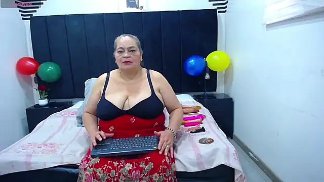 Snapshot of VickyBoobss chatting on 10-18-25, 01:01 VickyBoobss online show from 10-18-25, 01:01